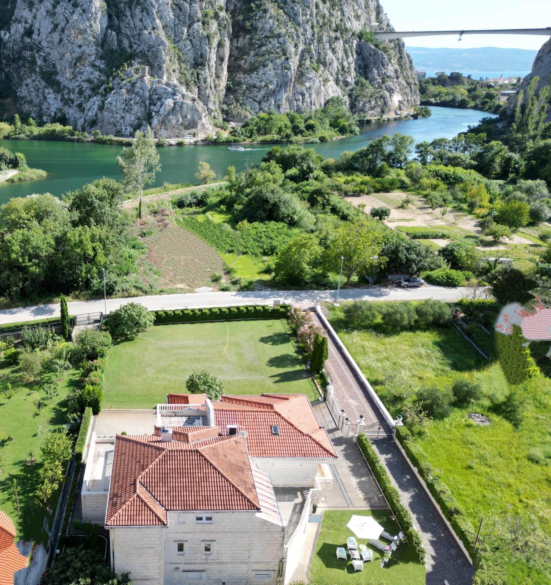 Apartment Emmi Omis Bagian luar foto